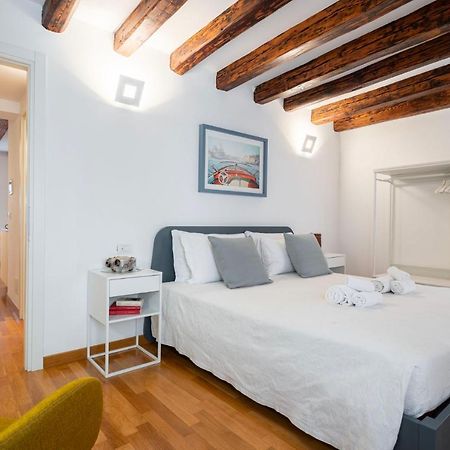 Ca' Laura - San Marco Canal View Apartman Velence Kültér fotó