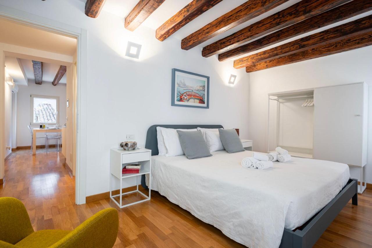 Ca' Laura - San Marco Canal View Apartman Velence Kültér fotó